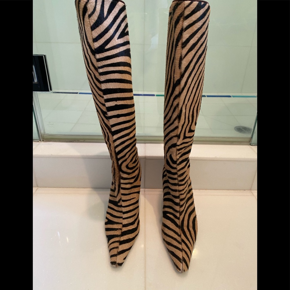 Manolo Blahnik 36.5 Pony hair zebra print boots. Very good condition.